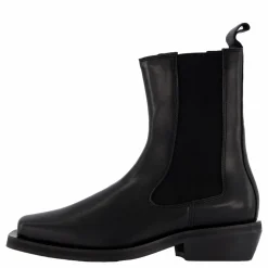Anine Black