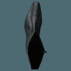 Nella Black