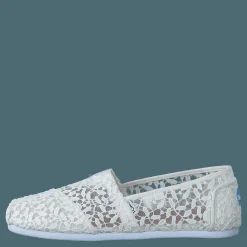 Seasonal Classics White Lace Leaves